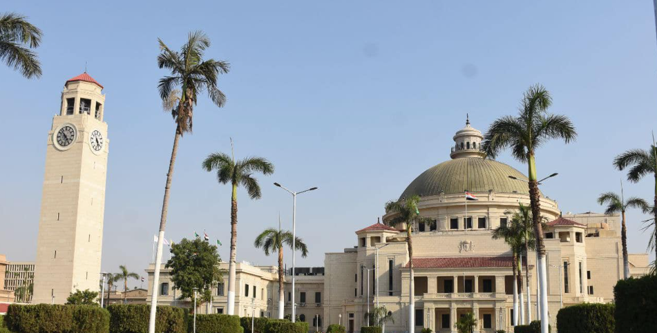 صورة لحرم جامعي مصري عريق يوضح جودة التعليم