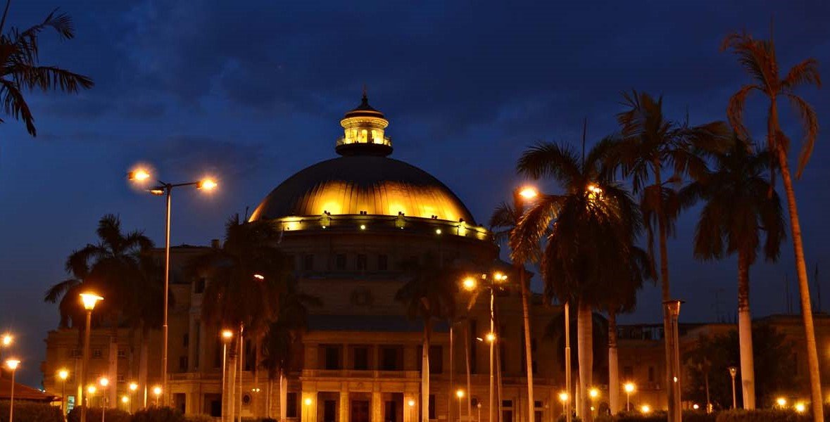 صورة لطلاب دوليين يدرسون في مصر